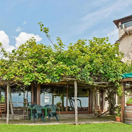 Hébergement de vacances Spacious In With Garden Verbania